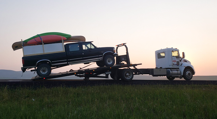 What Is The Difference Between Towing and Recovery Services? 