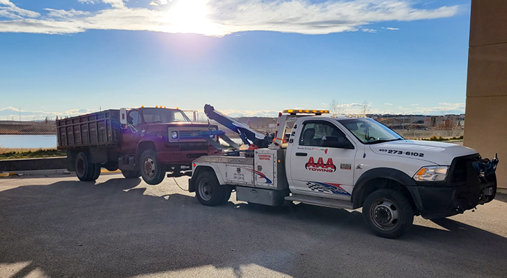 https://www.aaatowing.ca/wp-content/uploads/2023/04/How-Towing-Services-Can-Help-In-Vehicle-Recovery.jpg
