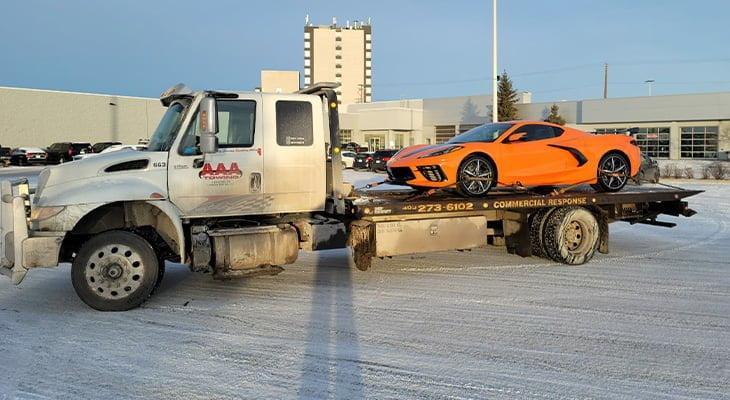 Choosing-The-Right-Towing-Service-Why-Flatbed-Towing-Matters