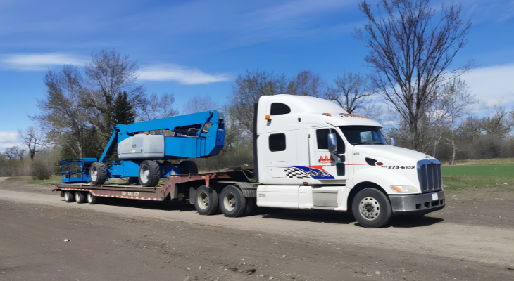 7 Challenges of Heavy Equipment Hauling in Busy Urban Areas