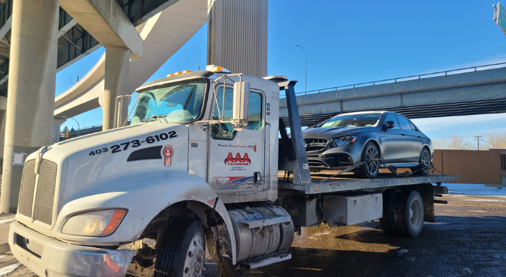 Rescuing Electric and AWD Vehicles Correctly With Flat-Deck Towing in Calgary